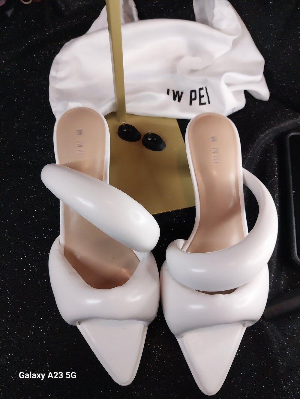 JW PEI White Pointed Toe Kitten Heels Pumps Size 37/US 6.5-7 Padded/Dustbag/Tips